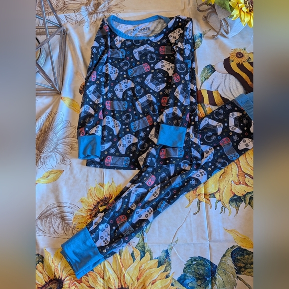 Sold!Bamboo Blue Video Game Print Kids Pajamas/ 5T - Picture 1 of 5